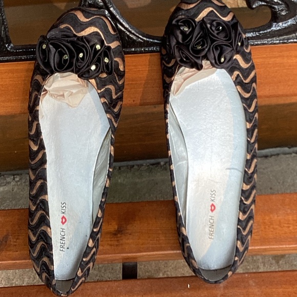 🇫🇷 French Kiss Black and Copper RUFFLE Bow Ballerina Flat Sz - Picture 4 of 15